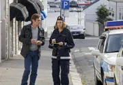 Inspektor Barbarotti (Sylvester Groth) und seine Kollegin Eva Backman (Nina Kronjäger) verfolgen eine heisse Spur.