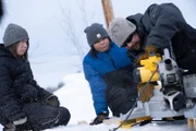 Steven "Tig" Strassburg lehrt seine Söhne den Umgang mit Werkzeugen beim Bau ihres Familienprojekts. (National Geographic/Tyler Rodriguez)