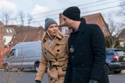 Dominick "Sonny" Carisi (Peter Scanavino), Detective Amanda Rollins (Kelli Giddish)