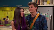 Phoebe Thunderman (Kira Kosarin), Oyster (Tanner Stine)