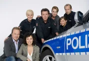 L-R: Henning Schulz (Till Demtr¯der), Hariklia "Harry" Mˆller (Maria Ketikidou), Katja Metz (Anja Nejarri), Dirk Matthies (Jan Fedder),  Frau K¸ppers (Saskia Fischer), Nicole Beck (Sophie Moser), Lothar Kr¸ger (Peter Heinrich Brix).