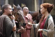 Atia (Polly Walker) ist froh, dass Timon (Lee Boardman, li.) ihren Sohn Octavius sicher nach Rom zur¸ckgebracht hat. Foto: © 2005 HOME BOX OFFICE, INC. ALL RIGHTS RESERVED: HBO Æ