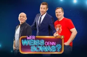 ARD WER WEISS DENN SOWAS?, Moderator Kai Pflaume. Bernhard Hoëcker (l.), Elton (r.) und Kai Pflaume (M.).
