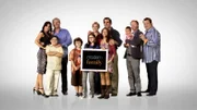 (v.li.) Gloria (Sofia Vergara), Manny (Rico Rodriguez), Jay (Ed O'Neill), Luke (Nolan Gould), Alex (Ariel Winter), Claire (Julie Bowen), Haley (Sarah Hyland), Phil (Ty Burrell), Mitchell (Jesse Tyler Ferguson), Cameron (Eric Stonestreet)