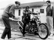 The Wild Angels: v.l.n.r. Roger Corman, Peter Fonda und Peter Bogdanovich