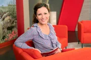 WESTDEUTSCHER RUNDFUNK KÖLN Hier und Heute, nachmittags im WDR Fernsehen Präsentiert wird "Hier und heute" in wöchentlichem Wechsel von Miriam Lange, Sven Kroll und Anne Willmes (Bild) © WDR/Annika Fußwinkel, honorarfrei - Verwendung gemäß der AGB im engen inhaltlichen, redaktionellen Zusammenhang mit genannter WDR-Sendung und bei Nennung "Bild: WDR/Annika Fußwinkel" (S1+). WDR Kommunikation/Redaktion Bild, Köln, Tel: 0221/220 -7132 oder -7133, Fax: -777132, bildredaktion@wdr.de