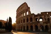 Alle römischen Kaiser haben großen Wert auf Spektakel und Spiele gelegt, aber nur einer tritt aus der Kaiserloge auf den Sand der Arena: Commodus.