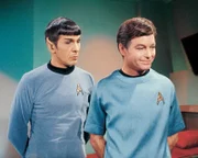 Darsteller  Spock (Leonard Nimoy) and Dr.