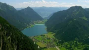 Der Wörthersee ist durch seine Lage mit seinen bis zu 25 Grad Wassertemperatur einer der wärmsten Alpenseen.