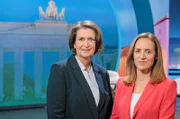 PHOENIX MICHAELA KOLSTER UND EVA LINDENAU, "PHOENIX - DER EREIGNIS- UND DOKUMENTATIONSKANAL VON ARD UND ZDF", am undefined (0.0.) um  Uhr. Michaela Kolster (ZDF) PHOENIX-Programmgeschäftsführerin (l.) und Eva Lindenau (WDR) PHOENIX-Programmgeschäftsführerin (r.) im "unter den linden" Studio. Â© phoenix/Thomas Ernst, honorarfrei - Verwendung gemäÃŸ der AGB im Rahmen einer engen, unternehmensbezogenen Berichterstattung im PHOENIX-Zusammenhang bei Nennung "Bild: phoenix/Thomas Ernst" (S2+), PHOENIX-Kommunikation, Tel: 0228/9584-196, Fax: -199, presse@phoenix.de