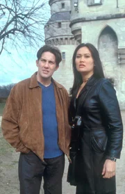 L-R: Nigel Bailey (Christen Anholt), Sydney Fox (Tia Carrere).