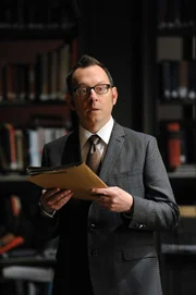 Harold Finch (Michael Emerson)