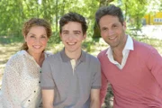 Familie Ahrens: (v.l.) Nina Ahrens (Maria Wedig), Luis Ahrens (Maximilian Braun) und Martin Ahrens (Oliver Franck)