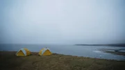 Neufundland, Kanada - Forrest Galante and Dr. Charles Berger in tents