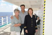 Von links: Friedericke (Grit Boettcher), Stefan (Marcus Grüsser) und Beatrice (Heide Keller) stehen an Deck des Schiffs.
