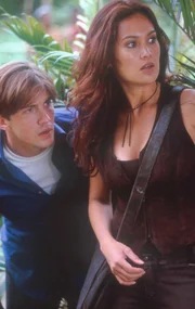 L-R: Nigel Bailey (Christen Anholt), Sydney Fox (Tia Carrere).