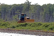 Als Rick und Marty Lagina nach Oak Island zurückkehren, entdecken sie, dass das Bohrloch 10-X mehr Geheimnisse birgt, als sie zuvor dachten. Eine neue Technologie könnte beweisen, dass es überall auf der Insel vergrabene Schätze gibt.