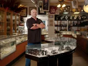 Rick Harrison ist schon seit Jugendjahren im Geschäft seines Vaters aktiv. Seine wichtigste Aufgabe ist es, wahre Wertgegenstände von lediglich gut gemachten Fälschungen zu unterscheiden.