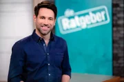 HESSISCHER RUNDFUNK. DIE RATGEBER: Anne Brüning und Daniel Johé führen im wöchentlichen Wechsel durch das Ratgebermagazin "Die Ratgeber", von Montag bis Freitag um 18:45 Uhr im hr-fernsehen. Daniel Johé. © HR/Ben Knabe, honorarfrei - Verwendung gemäß der AGB im engen inhaltlichen, redaktionellen Zusammenhang mit genannter HR-Sendung bei Nennung "Bild: HR/Ben Knabe" (S2). HR/Pressestelle, Tel: 069/155-4954, Fax: -3005