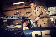 "auto mobil" Moderator Andreas Jancke (35) und Testfahrer Lance David Arnold (27, l.).