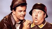 Colonel Robert E. Hogan (Bob Crane, l.), Sgt. Hans Georg Schultz (John Banner)