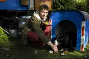 Auch Fritz' (Guido Hammesfahr) Hund Keks möchte mal die Salzsorten probieren.