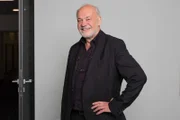 Redakteur und Moderator.
