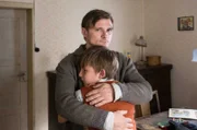 Anton (Juri Gayed) will in die Hitlerjugend, aber sein Vater (Florian Lukas) ist dagegen.