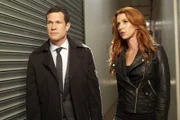 L-R: Detective Al Burns (Dylan Walsh) und Carrie Wells (Poppy Montgomery)