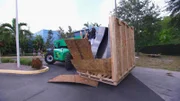 Wayde King and Brett Raymer build an XXL aquarium for a science museum in Florida.