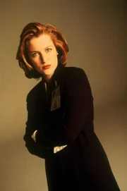 Dana Scully (Gillian Anderson)