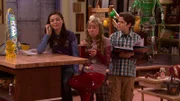 L-R: Carly Shay (Miranda Cosgrove), Sam Puckett (Jennette McCurdy), Freddie Benson (Nathan Kress)