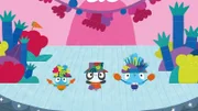 Bop(re.), Boo (li.) und ihre Pandafreundin Bao (mi.) möchten auch Sonnenhüte haben und wollen dazu Pas neuen "Hut-omat" benutzen. Damit die Hüte nicht alle gleich aussehen verziert jeder  seinen Hut individuell. Danach führen sie Ma und Pa eine tolle Hutparade vor.