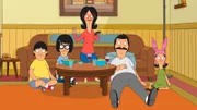 Als im Fernsehen ein Sofa-Werbespot läuft, will Louise (r.) ein neues Sofa, doch Gene (l.), Tina (2.v.l.), Linda (M.) und Bob (2.v.r.) verbinden so viele Erinnerungen mit der Couch, dass sie diese eigentlich nicht hergeben wollen ...