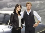 (2. Staffel) - Gemeinsam arbeiten sie in einer Spezialeinheit und versuchen komplizierte Mordfälle zu lösen: Patrick Jane (Simon Baker, r.) und Teresa Lisbon (Robin Tunney, l.) ...
