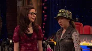 L-R: Carly Shay (Miranda Cosgrove), Sam Puckett (Jennette McCurdy)