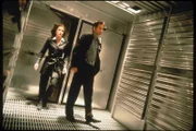 L-R: Dana Scully (Gillian Anderson) und Fox Mulder (David Duchovny)