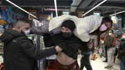 Starke Männer im Kult-Discounter.