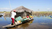 Die Bewohner der Sambesi-Auen fliehen vor dem alljährlichen Hochwasser.