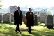 L-R: Reese (Jim Caviezel) und  Finch (Michael Emerson)