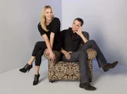 L-R: Obwohl sie so unterschiedlich sind, wie es nur sein kann, sind Penny (Kaley Cuoco) und Sheldon (Jim Parsons) gute Freunde