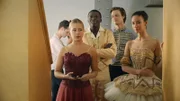 (V.li.:) Lena (Jessica Lord), Isaac (Teriqe Jarrett), Jeff (Castle Rock Peters) und Ines (Eubha Akilade) warten gespannt und nervös auf ihr Vortanzen für die Ballettcompagnie der Pariser Oper.