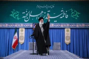 Viele Iranerinnen und Iraner fordern vehement den Umsturz des herrschenden Systems, mit Ali Khamenei an der Spitze.