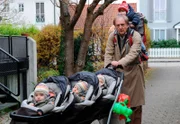 Als Babysitter für 4 Kleinkinder hatte Jakob (Günther Maria Halmer) sich sein Leben im Ruhestand nicht vorgestellt.