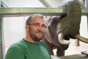 Tierpfleger Marcel König, aus dem Kronberger Opel-Zoo.