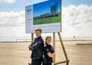 Die digitale Zukunft beginnt in Leer mit dem Friesland-Valley-Technologiepark. Süher Özlügül (Sophie Dal) und Henk Cassens (Maxim Mehmet) fühlen sich mit dem Auftrag der Begleiteskorte für den Investmentmanager nicht wertgeschätzt als Polizisten.