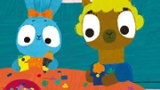 Das sockenstrickende Lama Larry (re.) hat leider alle Socken viel zu groß gestrickt. Gemeinsam mit Boo (li.) und Bop machen sie aus den Socken kurzerhand witzige Handpuppen.