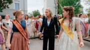 Sylvia (Veronica Ferres, Mitte) versucht den Streit zwischen Annelie (Daria Vivien Wolf, links) und Toni (Lilly Wiedemann) zu schlichten.