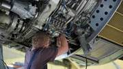Alle zwei Jahre nehmen Antonov-Experten jede Maschine unter die Lupe und überprüfen alle Verschleißteile bis auf die letzte Schraube.