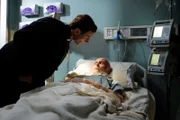 Die schwerkranke Marie Kessler (Kate Burton) ist ein Wächter des Guten. Der böse Priester (Matt Baker) versucht sie umzubringen...